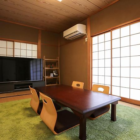 Ferienwohnung 1日1組様限定の貸し切り民泊です間取り2Ldk無料駐車場1台分のみ有り全館完全禁煙です屋外喫煙所無し冬季12月1日から2月28日は駐車場使用不可能です Fukui Exterior foto